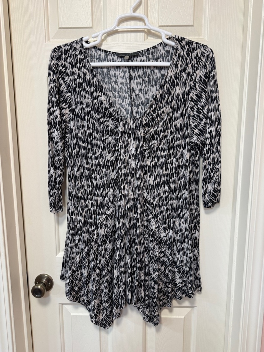Rose & Olive Black and White Scoop Neck Printed Tunic